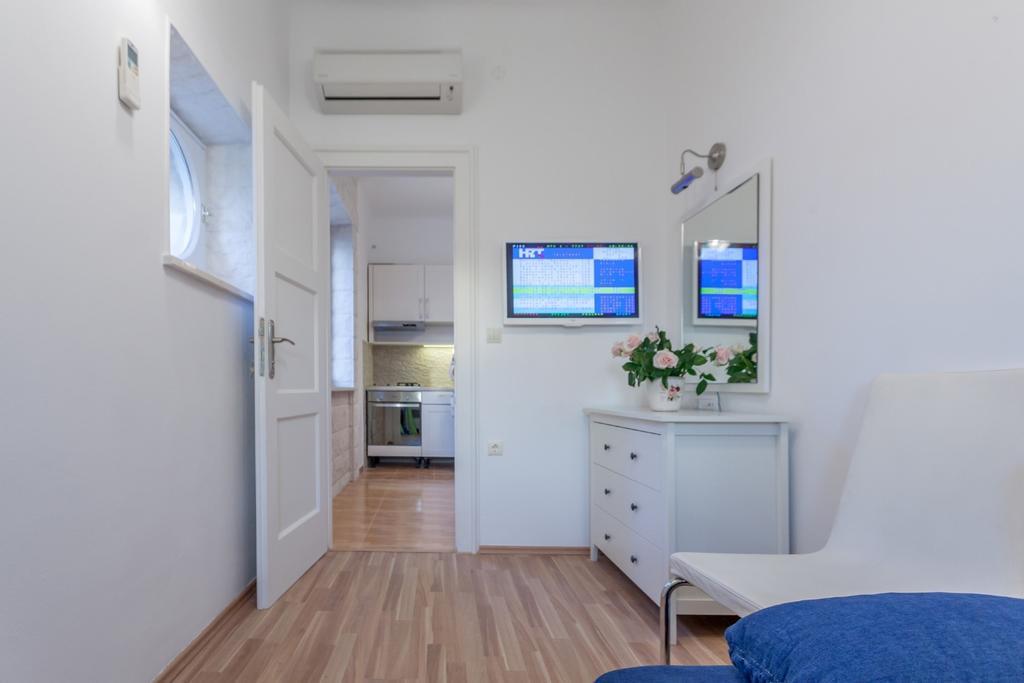 Chic Apartment In Center สปลิท ห้อง รูปภาพ